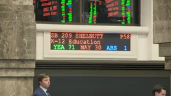 Законопроект Алабамы, переопределяющий сексуальное образование как 'избежание сексуальных рисков', направляется к губернатору