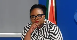 Министр начального образования призывает школы увольнять учителей, включенных в список сексуальных преступников