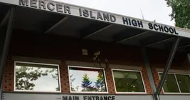Школьный округ Мерсер-Айленд сталкивается с иском о сексуальном насилии на сумму 13,4 млн долларов