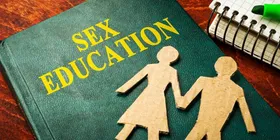 Следует ли просить учителей английского языка преподавать сексуальное образование?